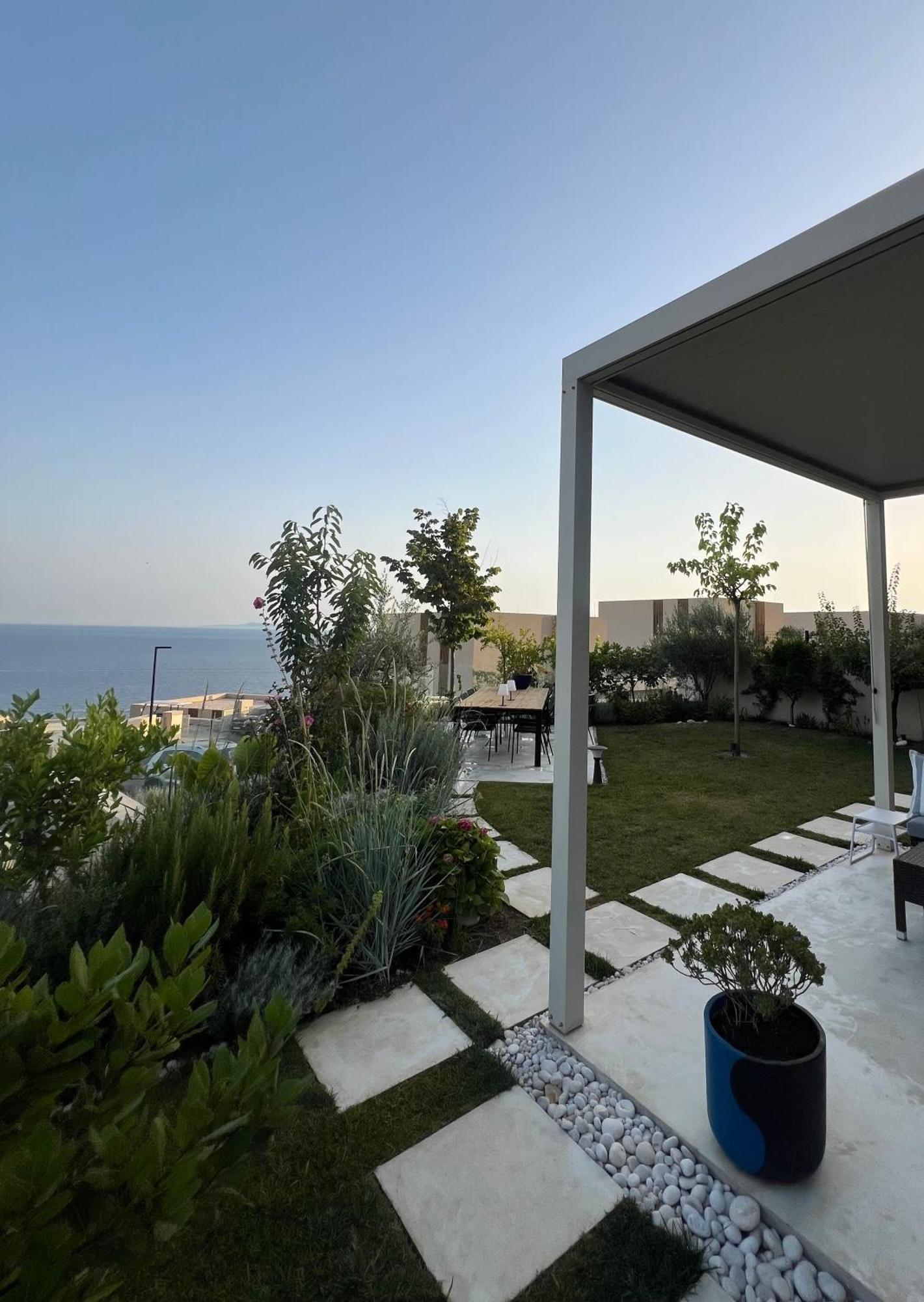 Coast 241 Palasë